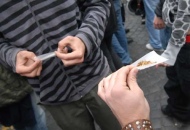 Fermato ragazzo marocchino di 28 anni voleva vendere hashish ai giovanissimi